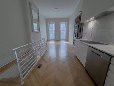 Main picture of 2105 Green St
