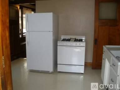 Main picture of 3372 N Oakland Ave