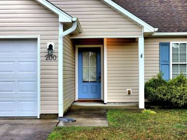 Main picture of 200 Pine Hollow Rd