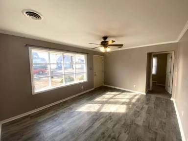 Main picture of 1311 W Maywood Ave