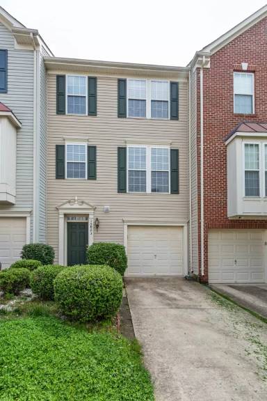 Main picture of 15823 Bobolink Dr