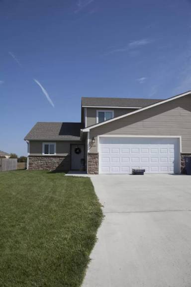 Main picture of 412 Highland Grove Dr