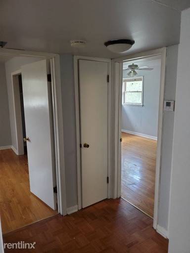 Main picture of 2104 E 72nd Pl