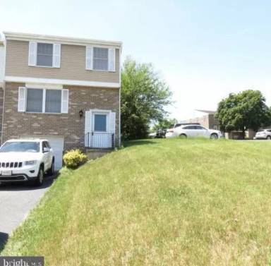 Main picture of 679 S 82nd St