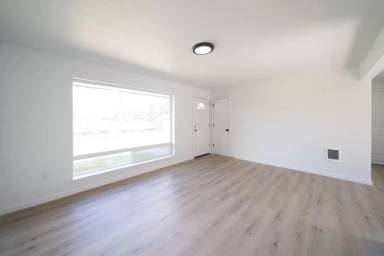 Main picture of 3707 S 150th St