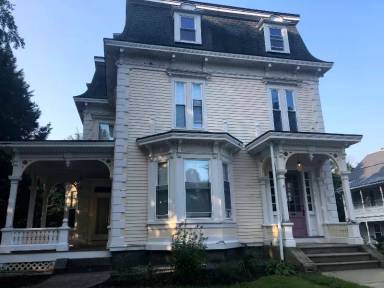 Main picture of 104 Walnut St
