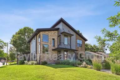 Main picture of 2800 S Dexter Way
