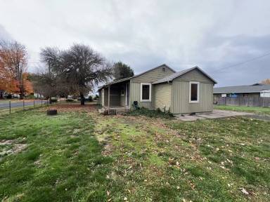 Main picture of 687 W 6th St
