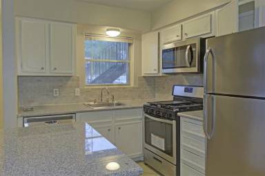 Main picture of 1101 E Main St
