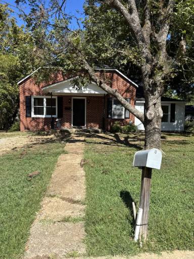 Main picture of 403 W Cooper St