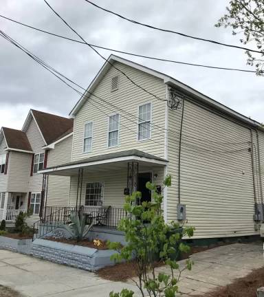 Main picture of 615 Red Cross St