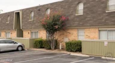 Main picture of 6826 S Hulen St