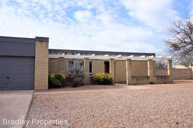 Main picture of 2100 Laurel Ln