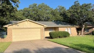 Main picture of 3911 Firethorn Dr