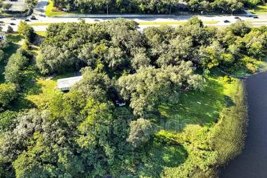 Main picture of 15 W Colonial Dr