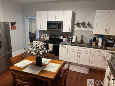 Main picture of 471 Charles St
