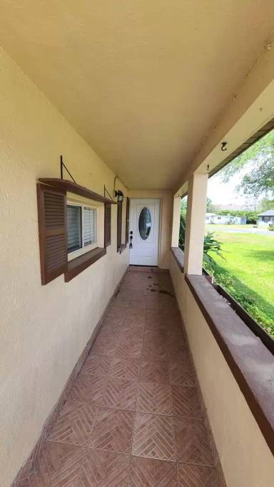 Main picture of 720 W Tropicana Ct