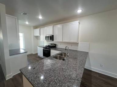 Main picture of 1822 Royal Loop