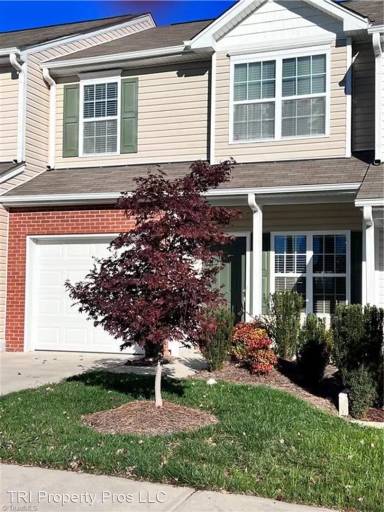 Main picture of 106 Manhattan Ave