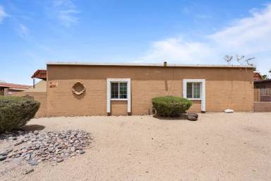 Main picture of 2710 E Marconi Ave