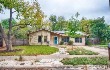 Main picture of 803 Sussex Dr