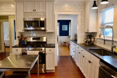 Main picture of 44 Putnam Rd