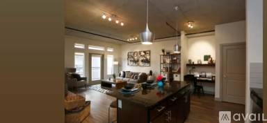 Main picture of 2110 Market St