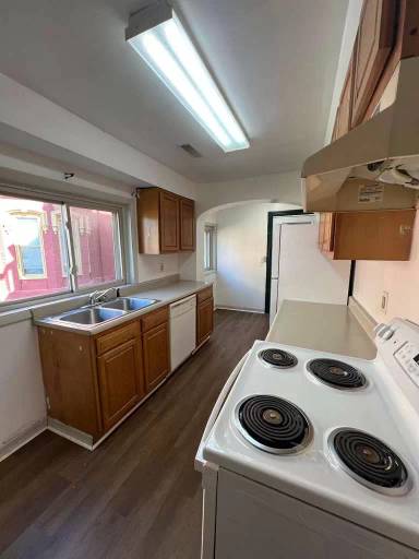 Main picture of 761 W 3rd St