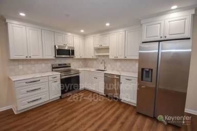 Main picture of 4 W Oakland Ave