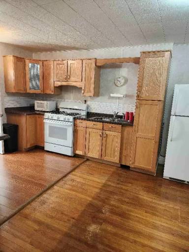 Main picture of 33 Forsythe St
