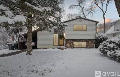Main picture of 3503 Parkway Dr