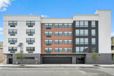 Main picture of 242 Spring St