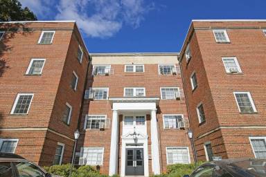 Main picture of 32 University Cir