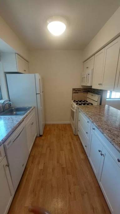 Main picture of 28 Andover Ct