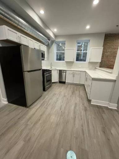 Main picture of 4740 N Lowell Ave