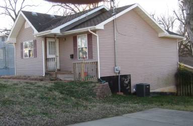 Main picture of 409 S Chicago Ave