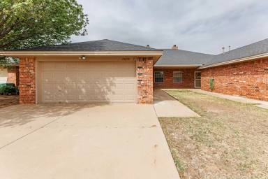 Main picture of 10104 Englewood Ave