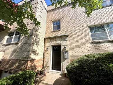 Main picture of 5559 Bartlett St