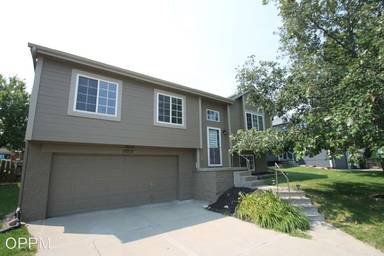 Main picture of 17113 Sahler St