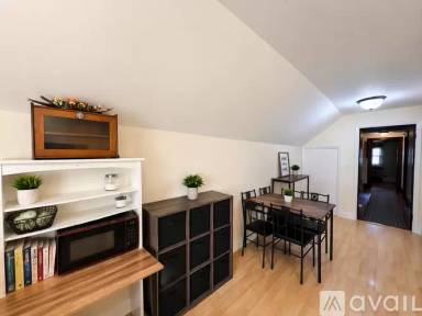 Main picture of 136 Broadway