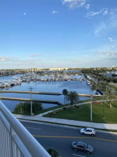 Main picture of 404 S Beach St