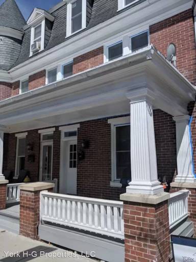 Main picture of 257 W Broadway