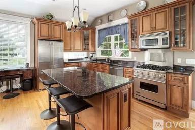 Main picture of 9 Warren Ave