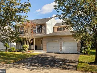 Main picture of 10 Blossom Dr