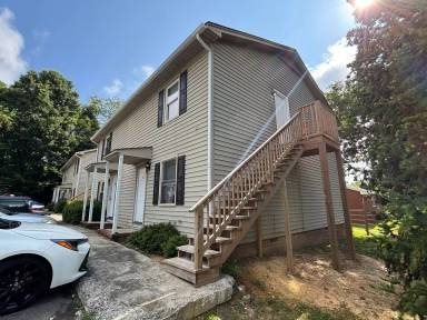 Main picture of 576 Tate St