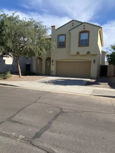 Main picture of 1027 E La Salle St
