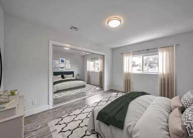 Main picture of 2203 W 75th St