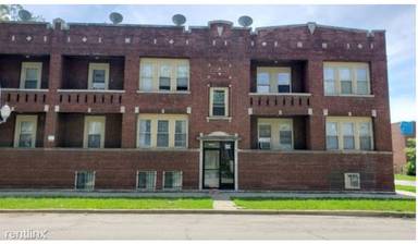 Main picture of 1655 W 61st St