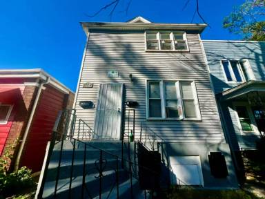 Main picture of 714 E 92nd Pl