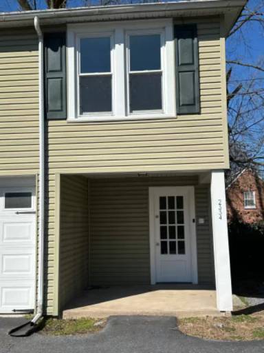 Main picture of 2334 Fruitville Pike